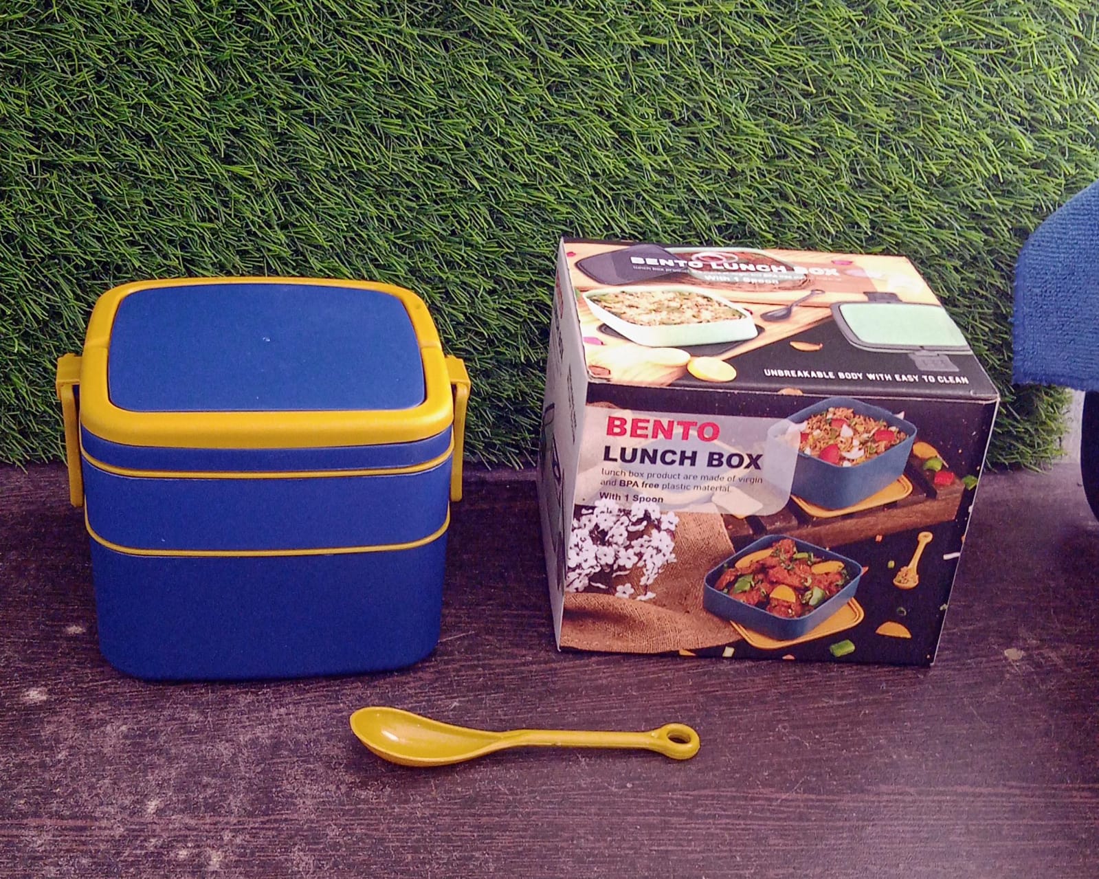 Blue portable lunch box with spoon and carrying handle Blue portable lunch box with spoon and carrying handle